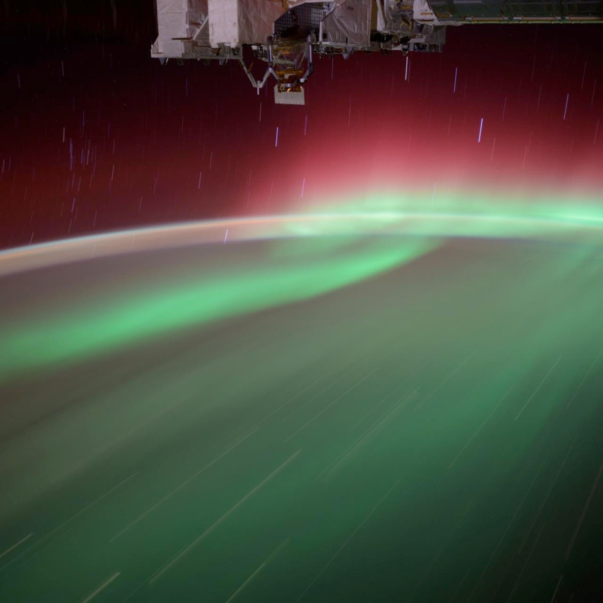 Geomagnetic storms cause “mass migrations” of satellites