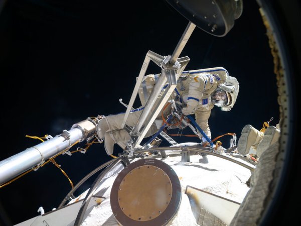 Big data, advanced algorithms and  new approaches for space missions