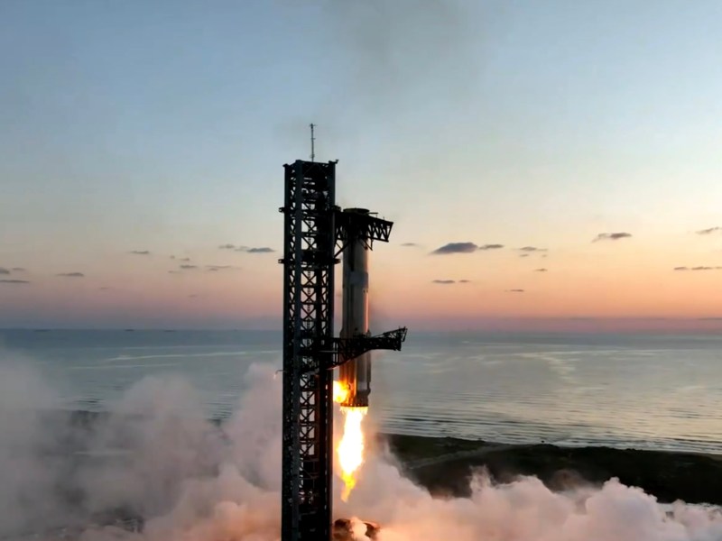 Starship booster catch